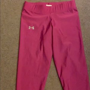 Pink under armor heat gear capris